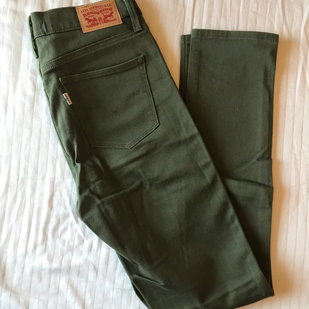 LEVI’S ARMY GREEN HIGH WAIST SKINNY JEANS